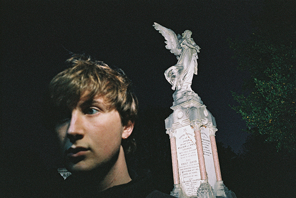 Dove Ellis to perform in Woodstock New York in November 2025